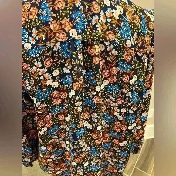 ✨Lauren Conrad size large flowy blouse floral - Picture 5 of 6